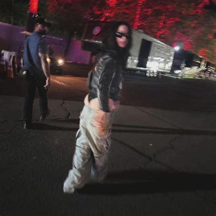 katy perry low jeans exposing thong