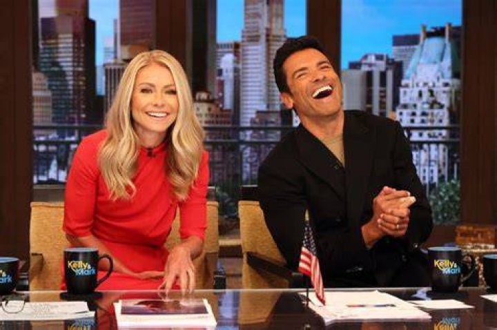 Kelly Ripa reveals the challenge of hosting with Mark Consuelos and their children: 'I can't do it anymore'