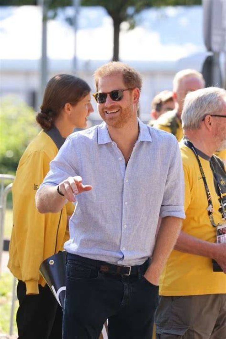 Meghan Markle borrows shirt from Prince Harry's wardrobe for sunny walk in Florida