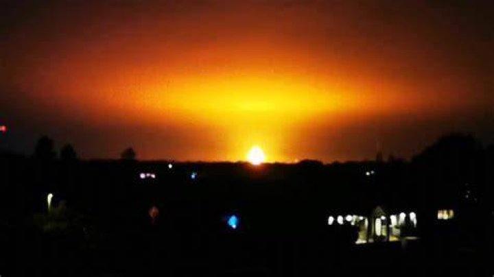 Oxford rocked by huge explosion after lightning strikes gas container sending fireball into sky